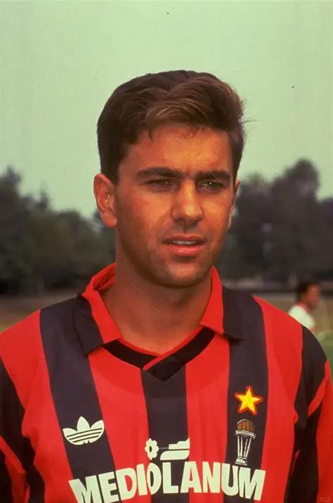 意大利足球传奇：意甲赛场风采绽放，士气大振