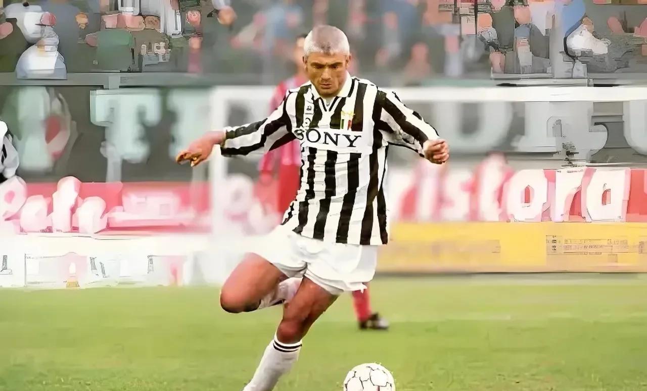 意大利足球传奇：意甲赛场风采绽放，士气大振