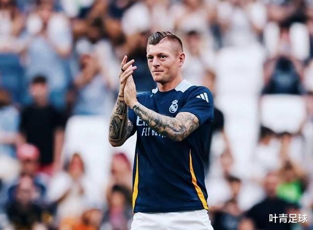 皇马老将宣布退役，球迷齐声致敬传奇，战绩斐然