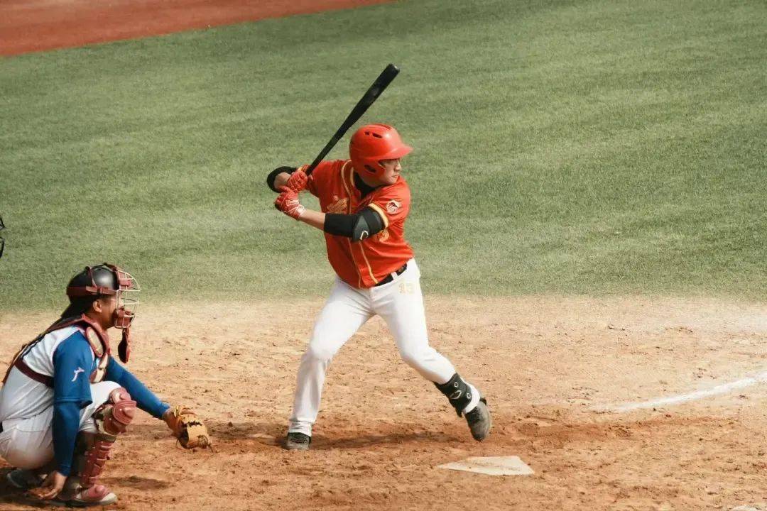 福建海鲨球迷热情高涨，为偶像助威加油，战绩斐然