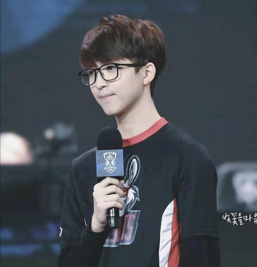 C9力克DRX，Hanssama线上压制力十足峡谷大战八强赛，让粉丝疯狂欢呼的简单介绍